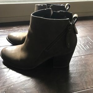 Blondo Nivada Waterproof Ankle Booties, olive.